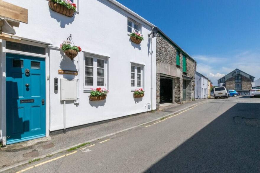 The White House - Two Bedroom House, Sleeps 4