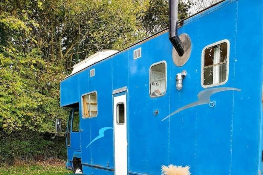 Big Blue, Horse Lorry Conversion Private hot tub