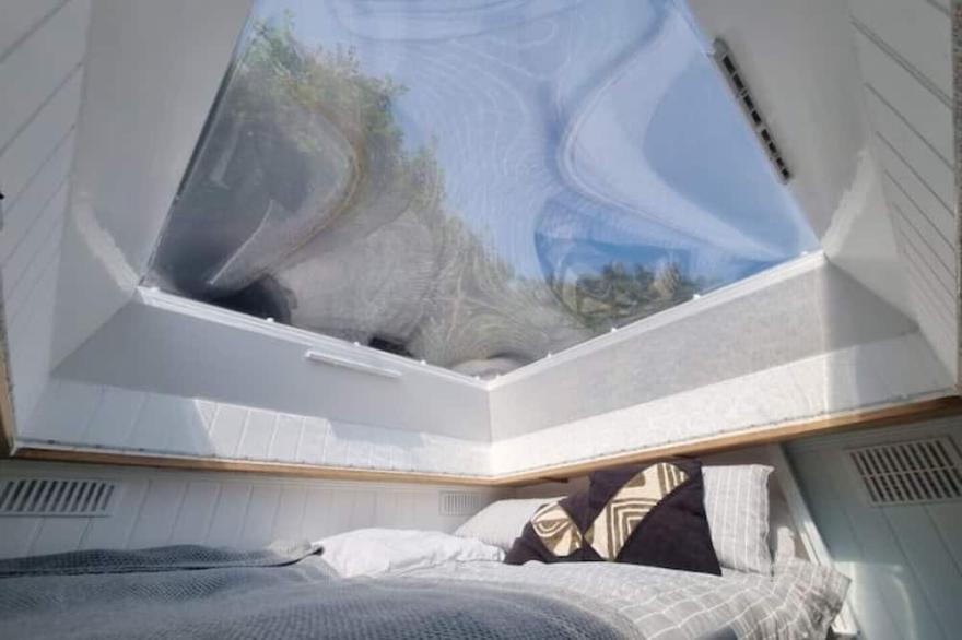 Big Blue, Horse Lorry Conversion Private hot tub