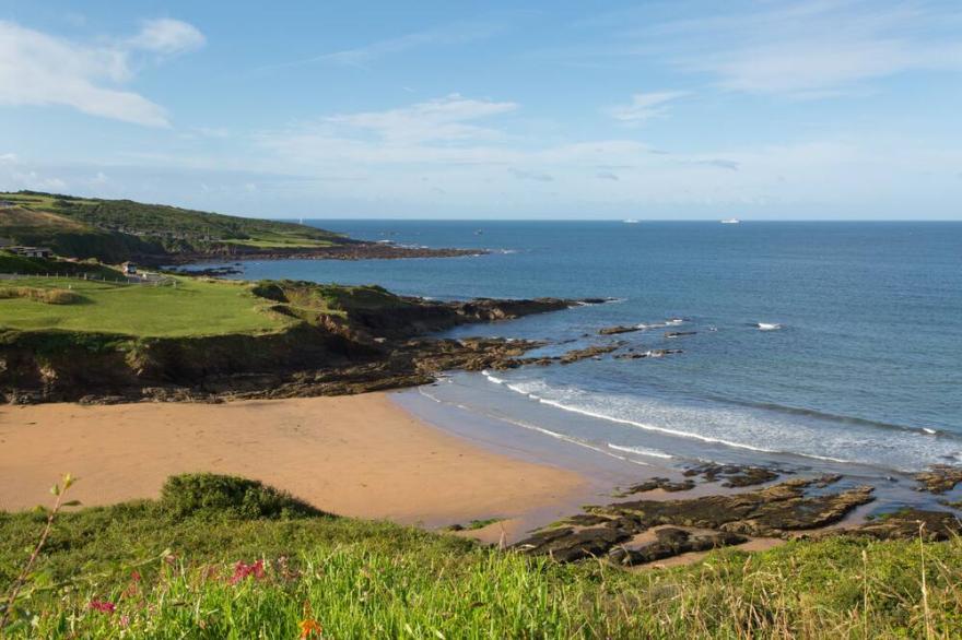 3 Bed Caravan, South Devon Coast nr Plymouth, 200m to Beach + Indoor Heated Pool