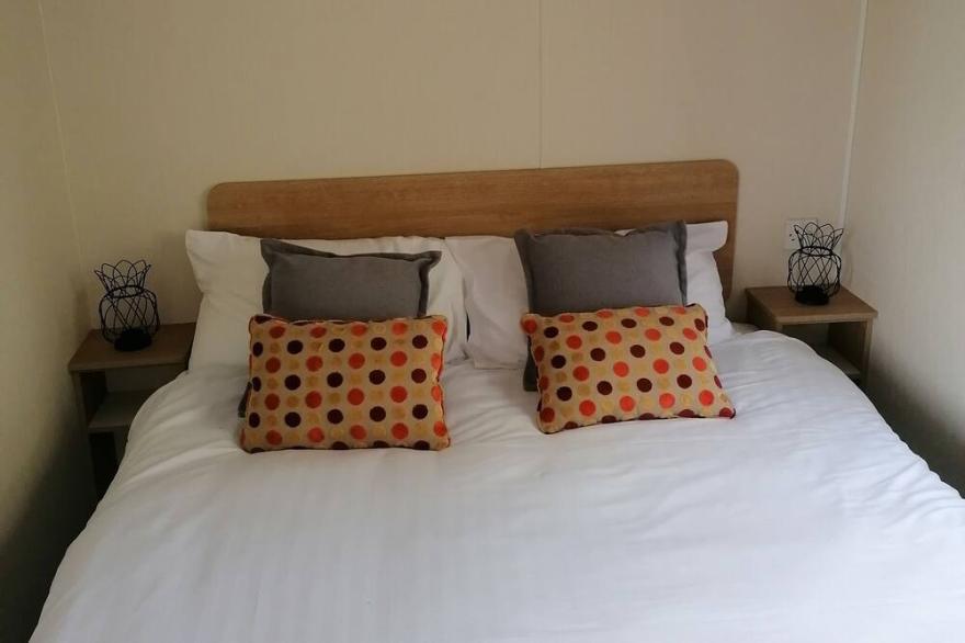 2 Bed Caravan - Sleeps 6