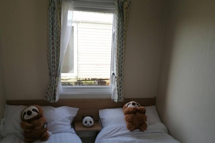 2 Bed Caravan - Sleeps 6