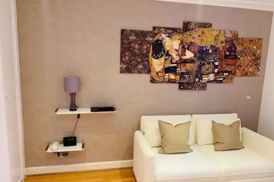 Stylish Artistic Studio, South Kensington