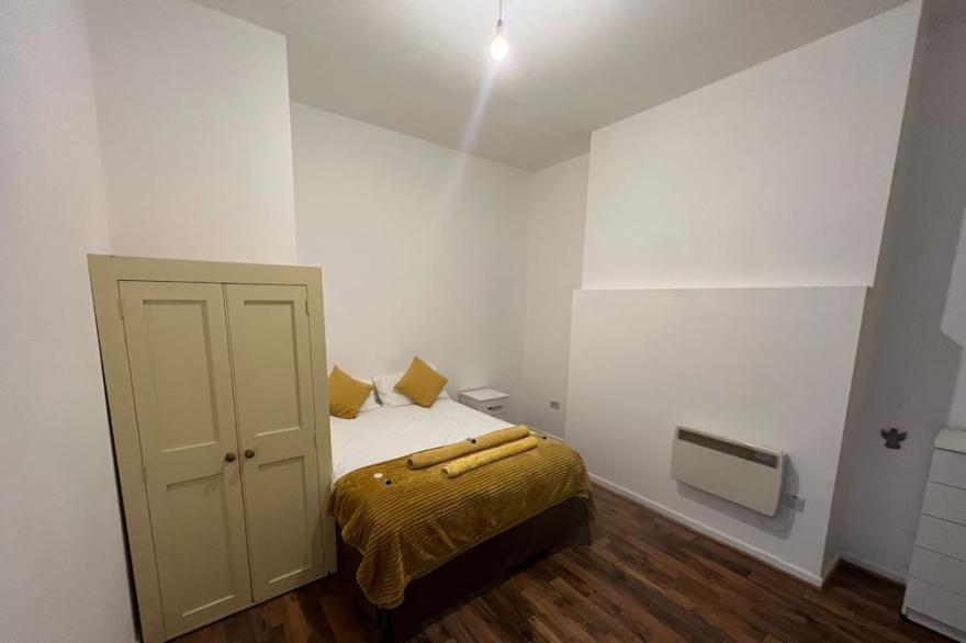 1 Bed Flat Birmingham City Centre - China