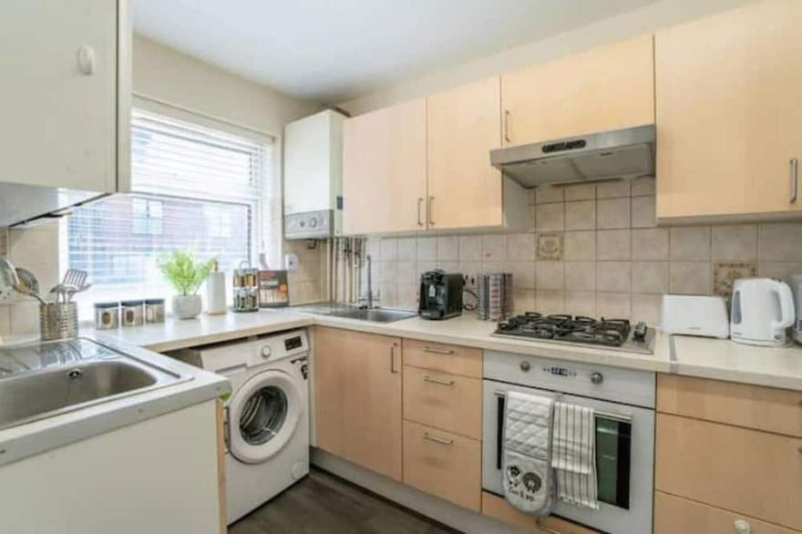 Flat for 4 People With King Size Bed + Parking