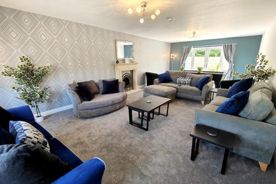SANDERSON PARK, pet friendly, with hot tub in Cleator Moor