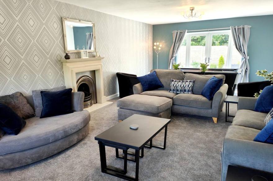 SANDERSON PARK, pet friendly, with hot tub in Cleator Moor