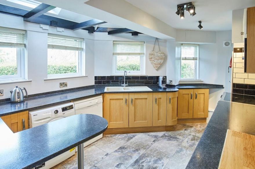 Highmoor - Three Bedroom House, Sleeps 6