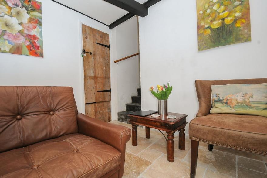 2 TRIPP HILL, pet friendly, character holiday cottage in Dobwalls