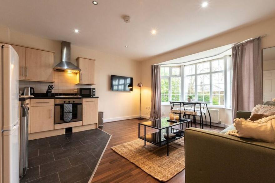 Axinite - 3 Bedroom Flat With Parking