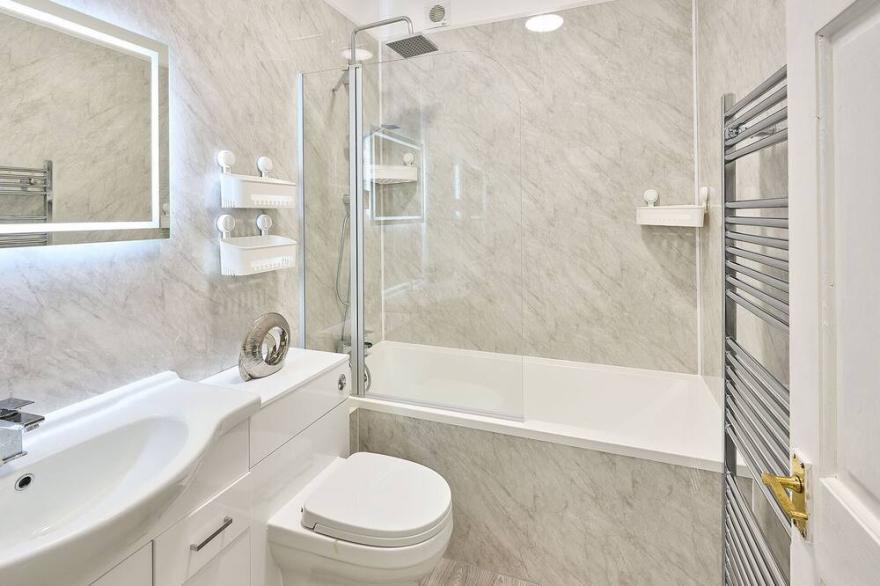 Host & Stay | Portside Retreat