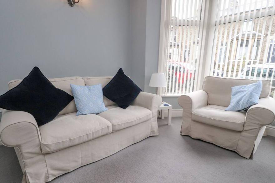 28 DEVONSHIRE STREET, family friendly, with a garden in Skipton