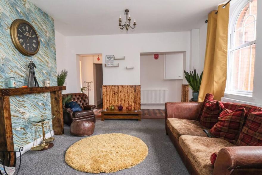 THE OLD STATION HOUSE, pet friendly, with hot tub in Withernsea