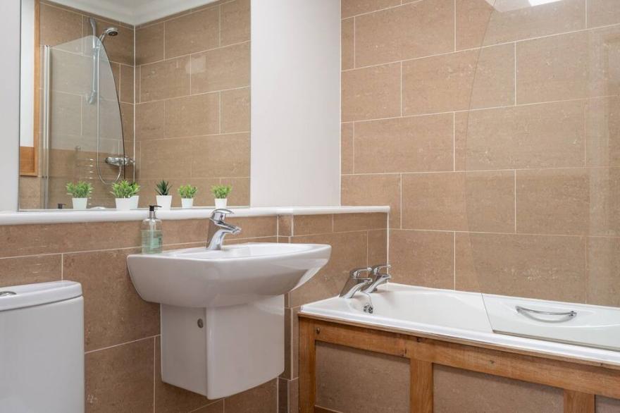Cunsey Lodge - Four Bedroom Cottage, Sleeps 8