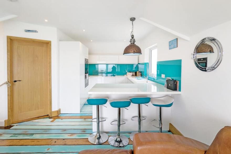 Seaside - sleeps 8 guests  in 3 bedrooms