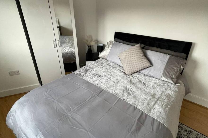 Sleek & Cosy 1BD Flat - Mile End