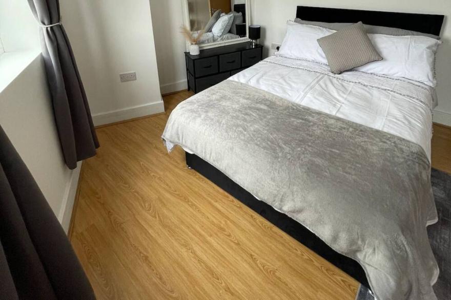 Cosy & Sleek 1BD Flat - Mile End