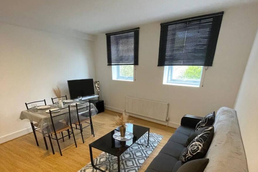 Cosy & Sleek 1BD Flat - Mile End
