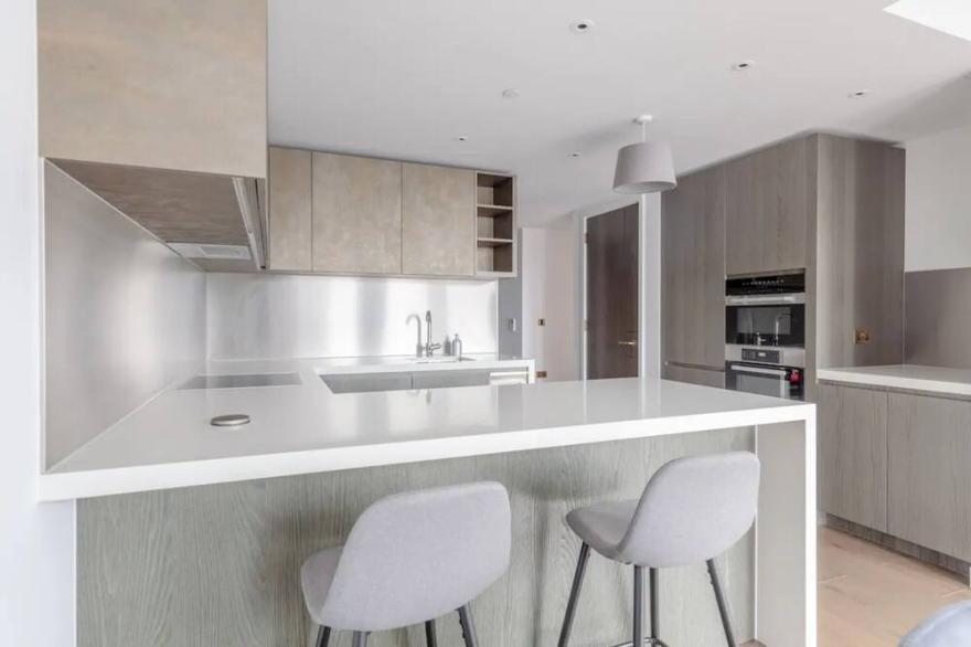 Luxurious 3 Bedroom Flat by the River Thames - Vauxhall