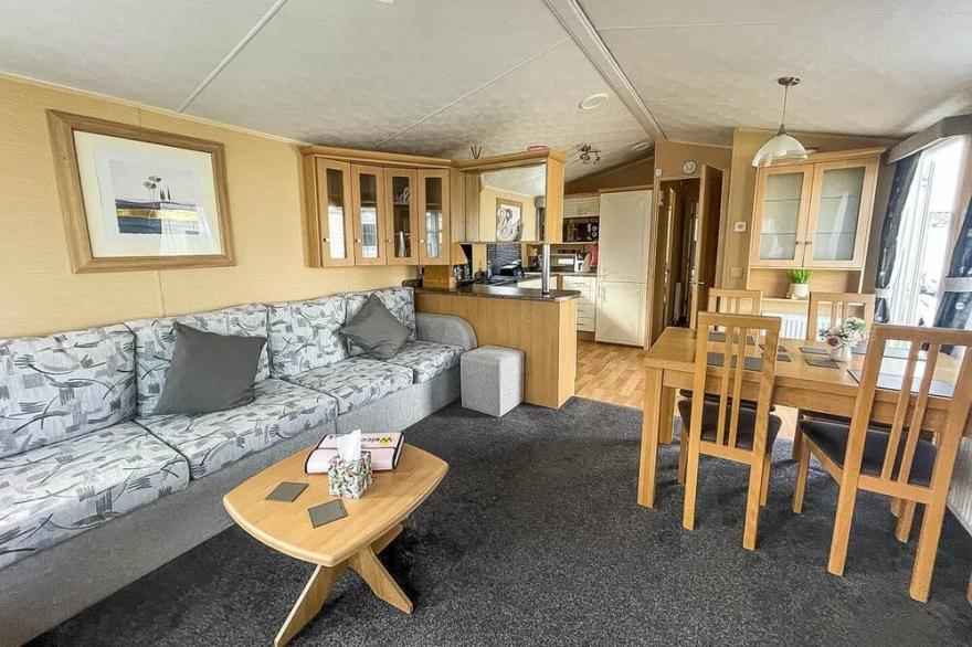 Great caravan at California Cliffs nearby Scratby beach in Norfolk ref 50009B