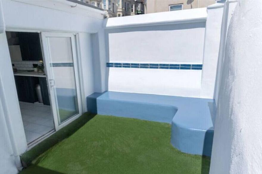 Large Victorian Home Near City Centre - Sleeps 6