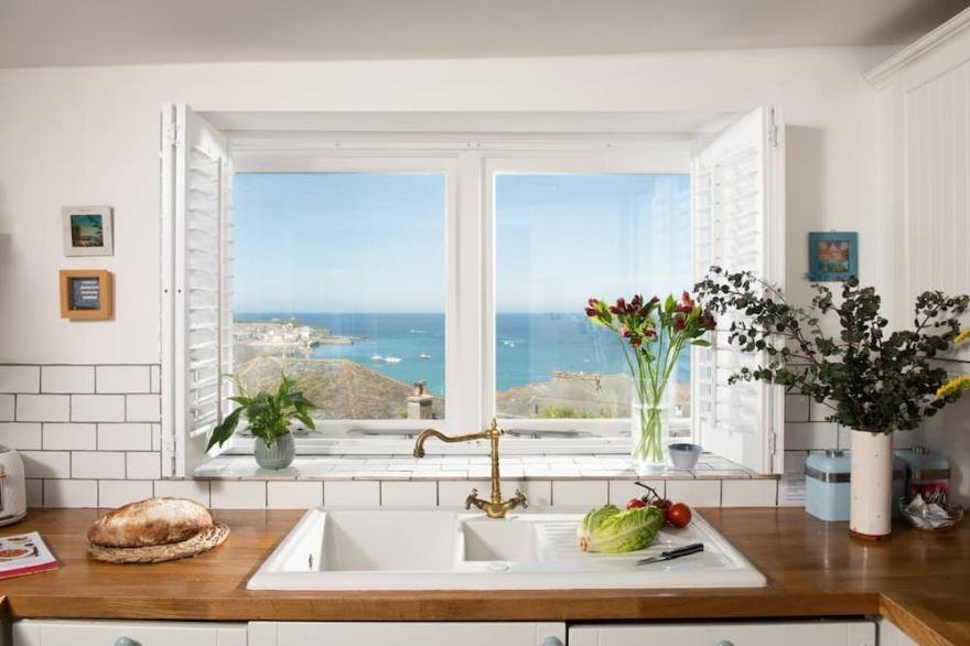Mordros -  a house that sleeps 6 guests  in 3 bedrooms