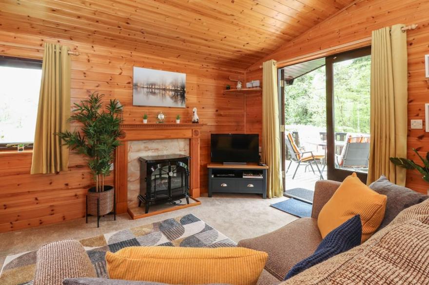 DERWENT LODGE, pet friendly, with a garden in Keswick