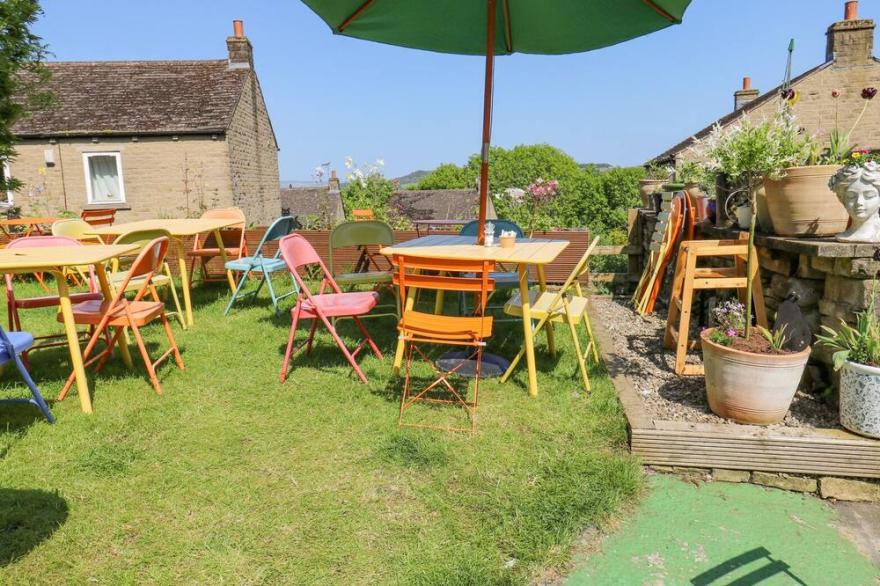 PICCADILLY VIEW, family friendly, with a garden in Haworth