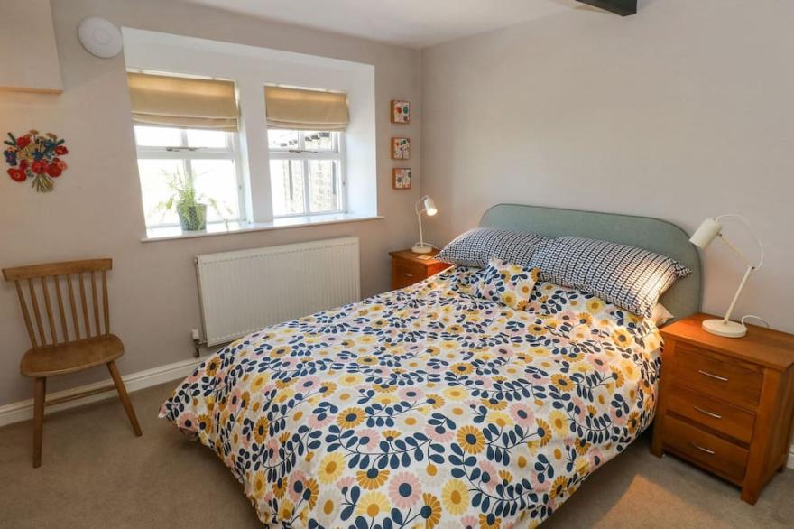PICCADILLY VIEW, family friendly, with a garden in Haworth