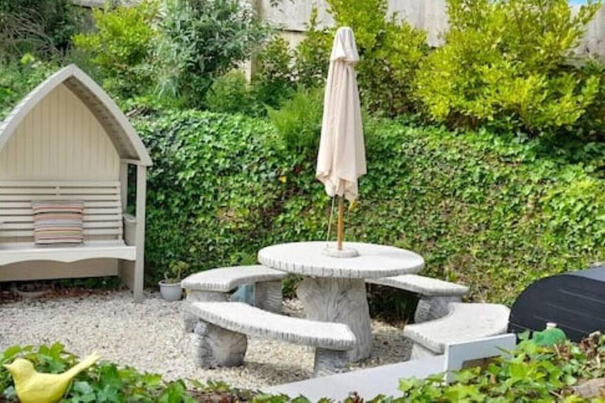Seabird Cottage in Stunning Woodland/coastal
