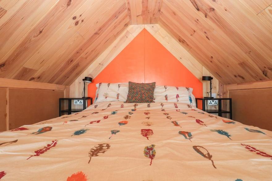 NORTH LIGHT STUDIO, pet friendly in Lochmaddy, North Uist
