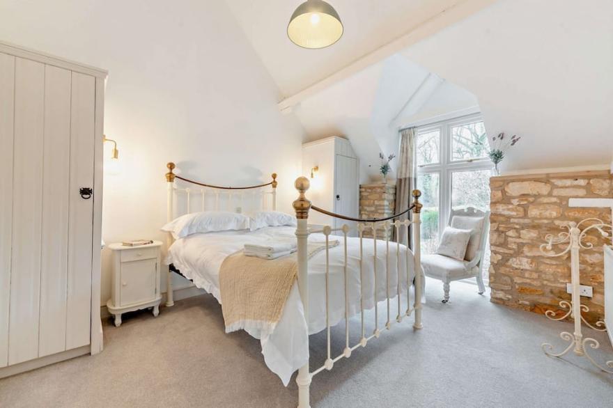 Family friendly Cotswold holiday cottage - Badgers Den