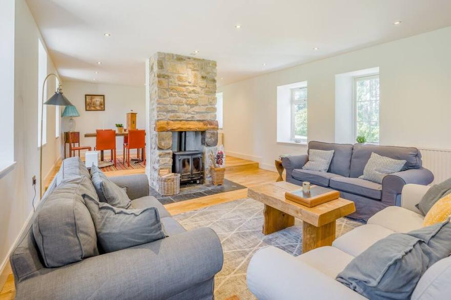 5 bedroom accommodation in West Calder, near Edinburgh