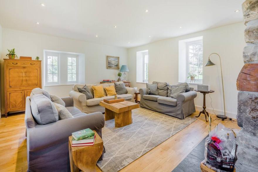 5 bedroom accommodation in West Calder, near Edinburgh