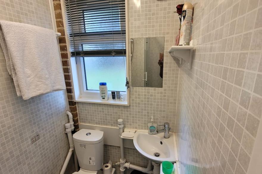Lovely Private Studio Apartment in Thamesmead by Thames Riverside