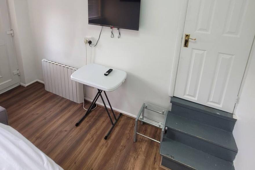 Lovely Private Studio Apartment in Thamesmead by Thames Riverside