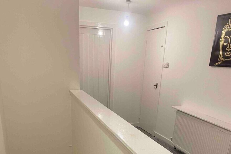 Spacious 3 Bedroom Maisonette