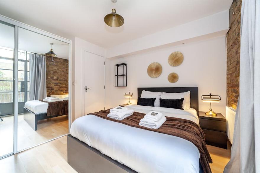 Stunning Loft-style Duplex 2 BDR Apt in Bow