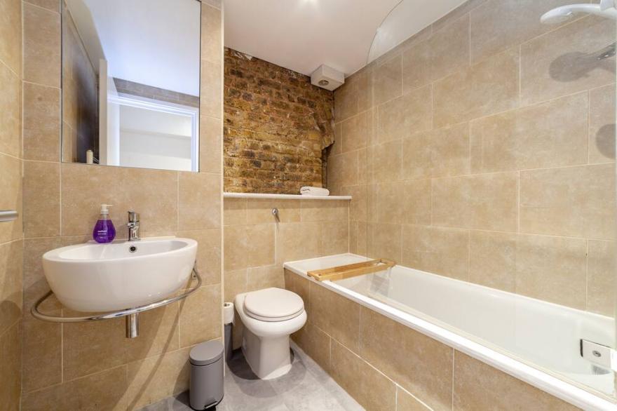 Stunning Loft-style Duplex 2 BDR Apt in Bow