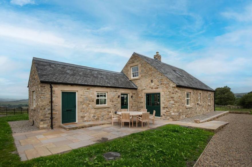 Risingham House - sleeps 8 in 4 bedrooms