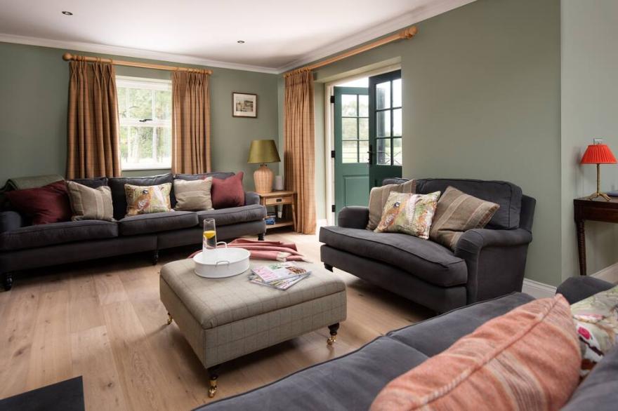 Risingham House - sleeps 8 in 4 bedrooms