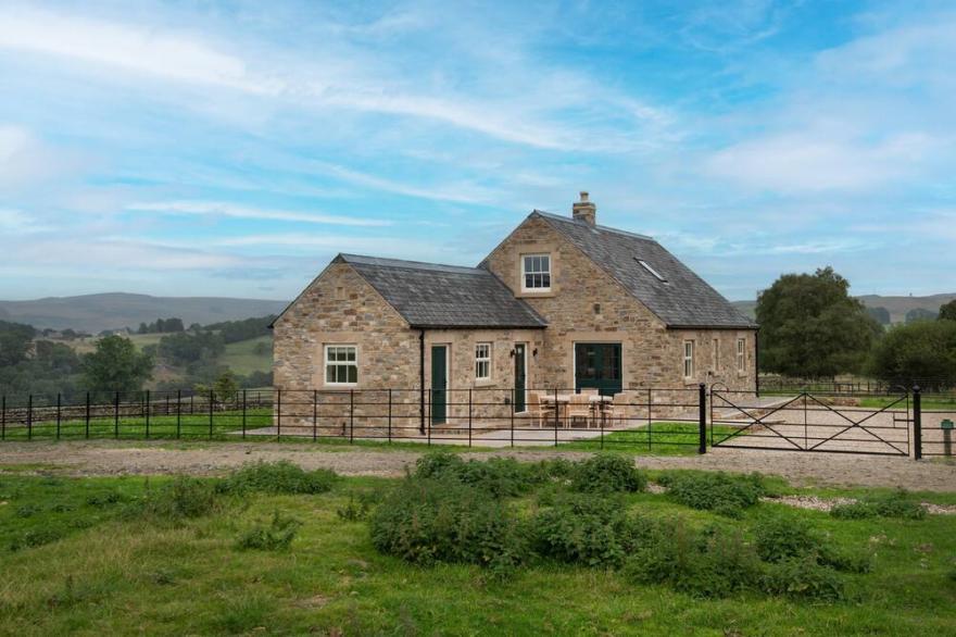 Risingham House - sleeps 8 in 4 bedrooms