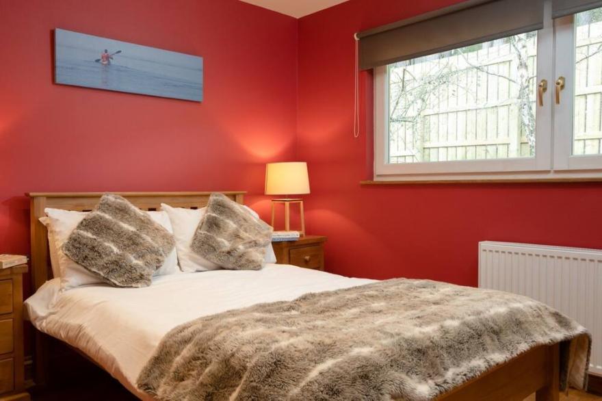 Salmon Run Lodge -  a lodge that sleeps 6 guests  in 3 bedrooms