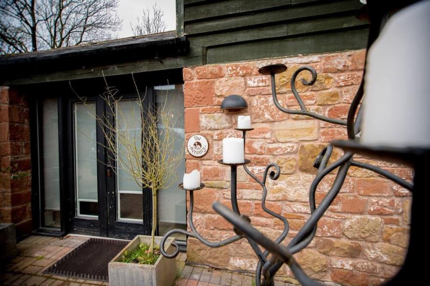 The Heronry, Near Carlisle, Scottish Borders sleeps 2 with hot tub