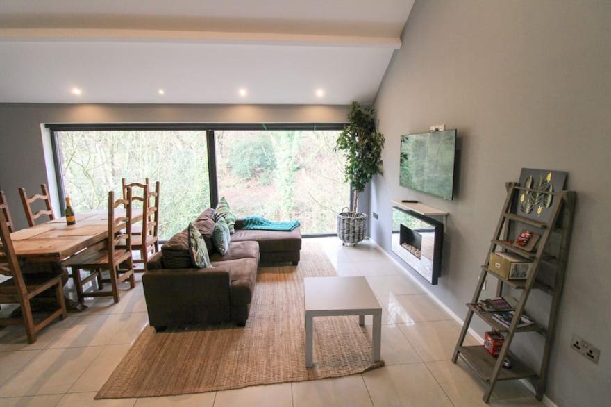 The Heronry, Near Carlisle, Scottish Borders sleeps 2 with hot tub