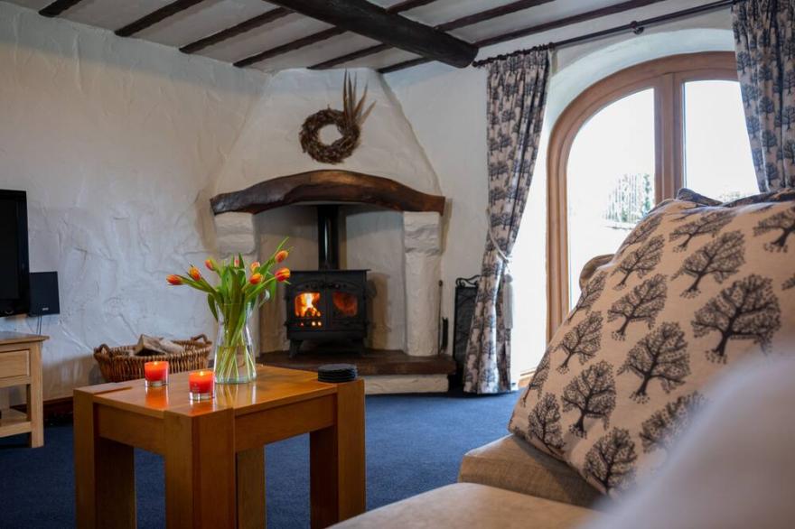 A cottage that sleeps 4 guests  in 2 bedrooms