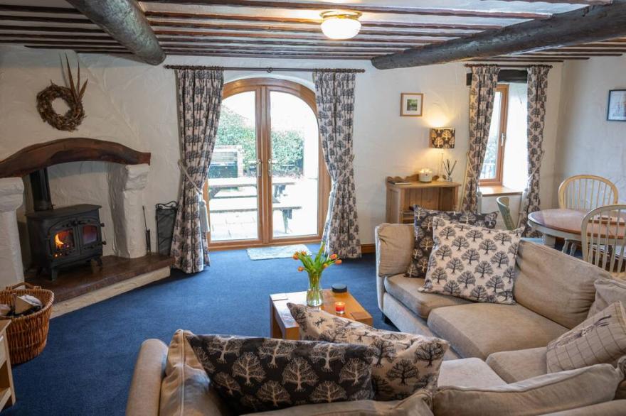 A cottage that sleeps 4 guests  in 2 bedrooms