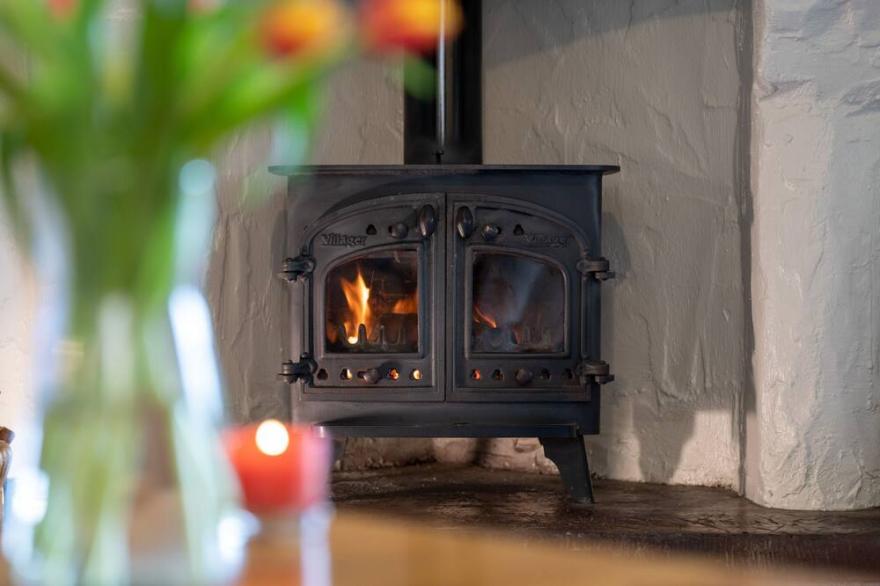 A cottage that sleeps 4 guests  in 2 bedrooms