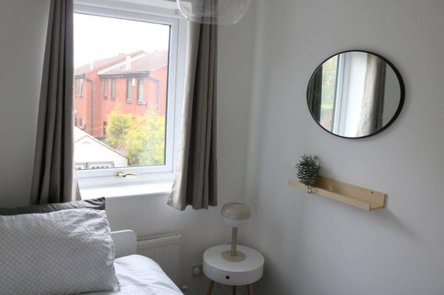 Charming 2 Bed House  Family Friendly
