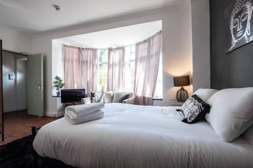 Iolite - Studio Flat With Parking